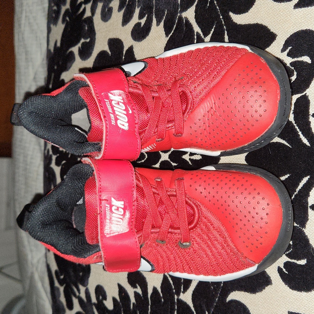 Nike "Team Hustle Quick" size 12C